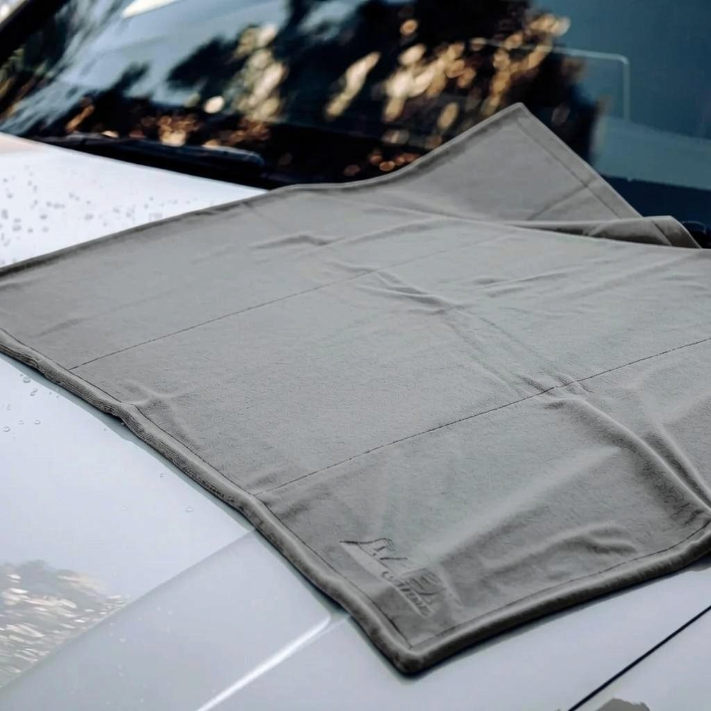 The Detail Warehouse Apex Customs Ultra grey microfibre drying towel with a dense, short-nap, anti-snag finish.