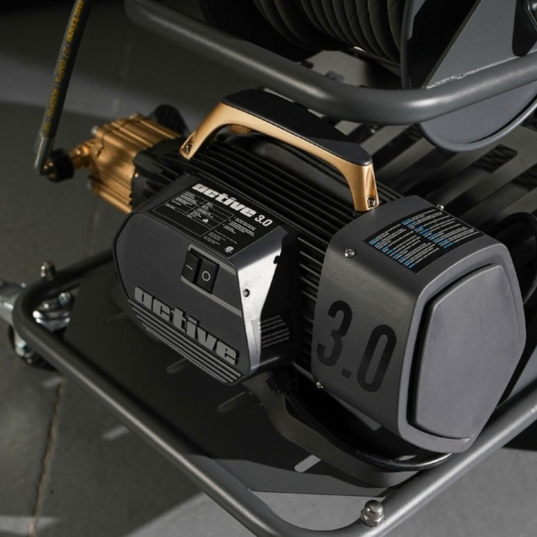 The Detail Warehouse ACTIVE 3.0 pressure washer featuring a grey induction motor housing and gold-toned handle.