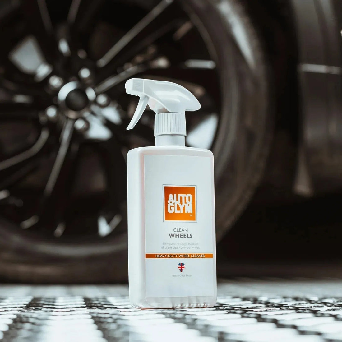 The Detail Warehouse Autoglym Clean Wheels 500ml spray bottle for removing brake dust from alloy and painted wheels.