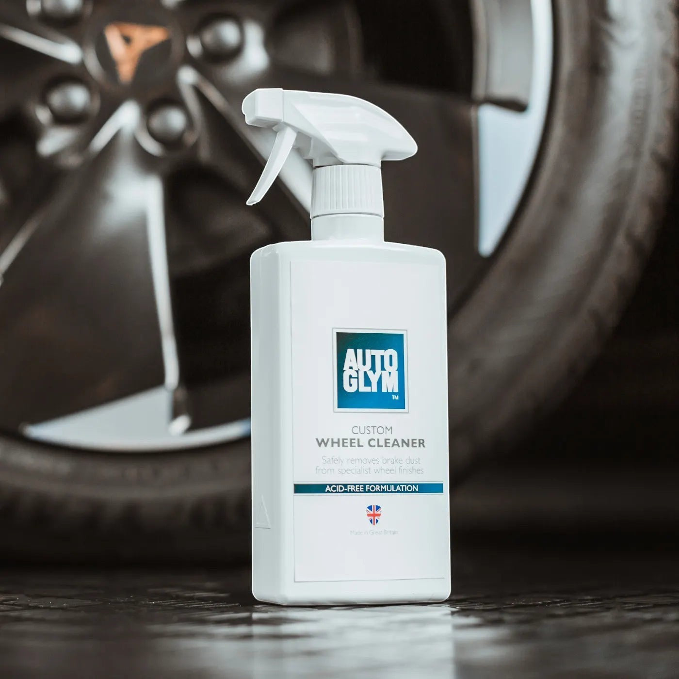 The Detail Warehouse Autoglym Custom Wheel Cleaner 500ml spray bottle for safe, acid-free alloy wheel cleaning.