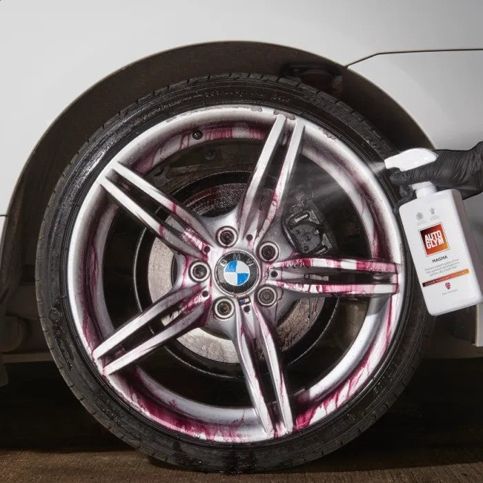 The Detail Warehouse Autoglym Magma spray turning purple while cleaning iron particles off a car alloy wheel