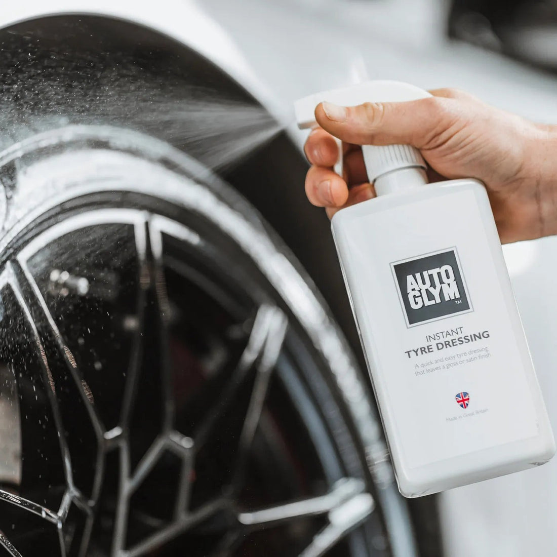 The Detail Warehouse Autoglym Instant Tyre Dressing spray bottle for revitalising and protecting car tyre sidewalls.
